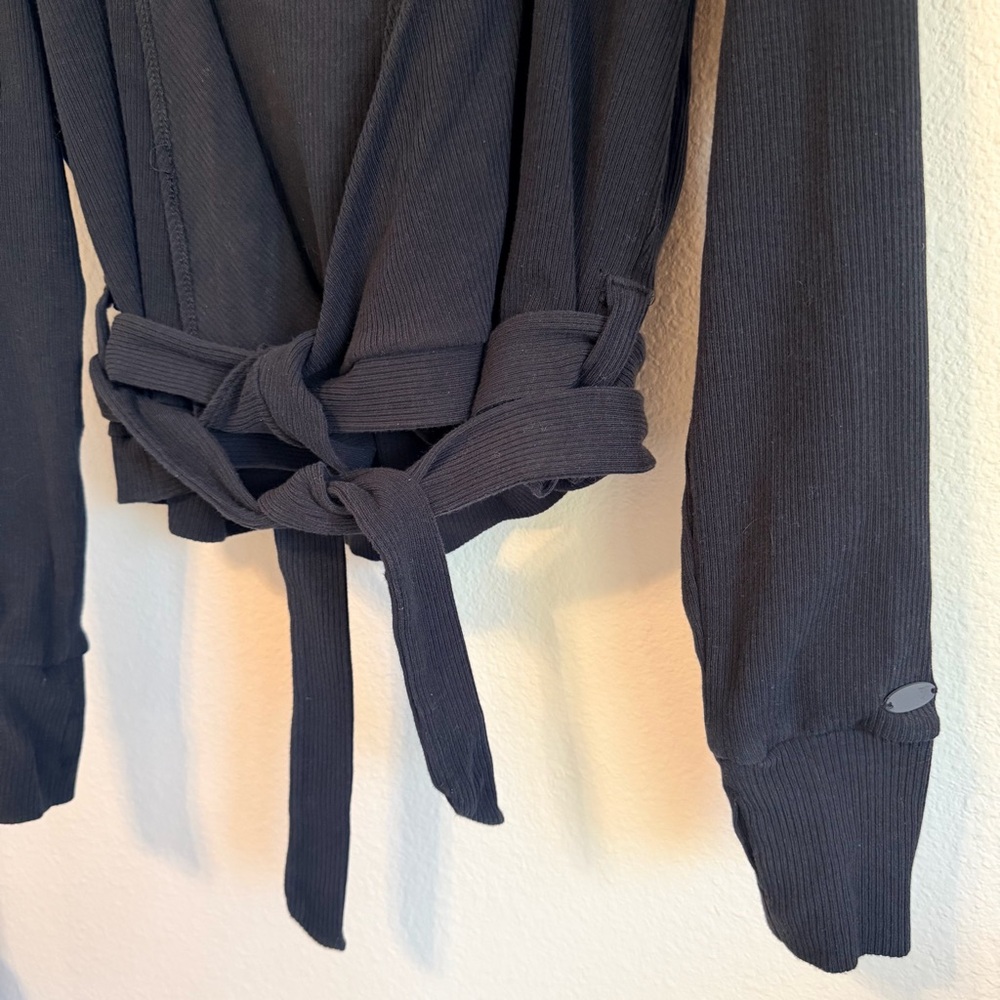 Gymshark hooded ribbed wrap top, black, size M - Picture 8 of 9